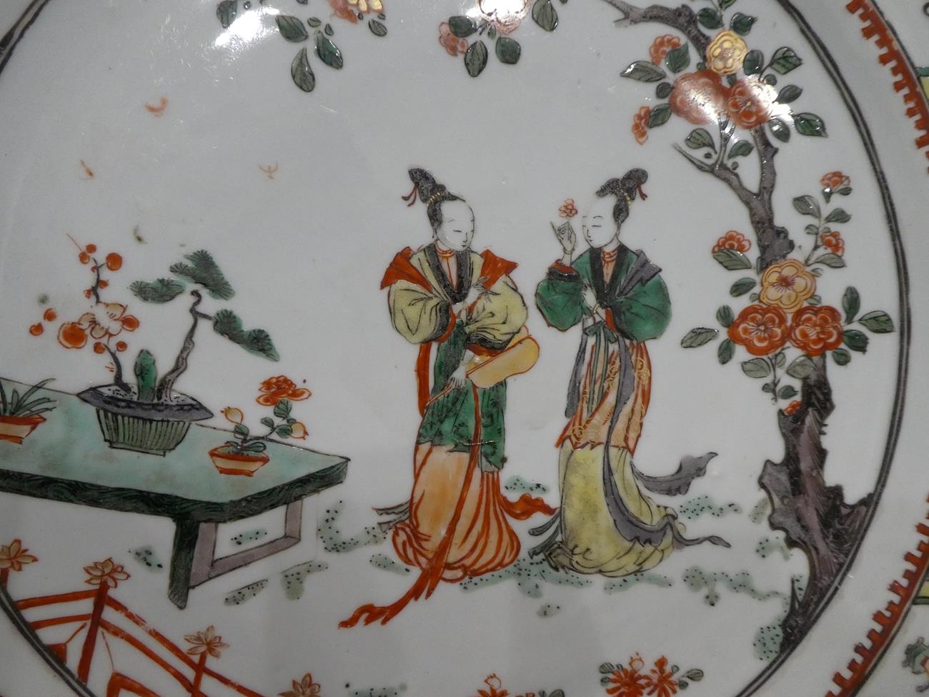 A Chinese Porcelain Charger, Kangxi, painted in famille verte enamels with figures in a fenced - Image 3 of 7