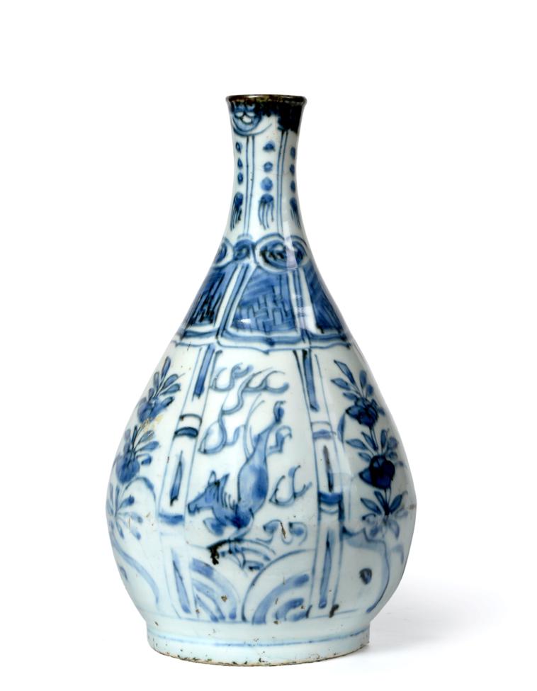 A Chinese Kraak Porcelain Bottle, early 17th century, of pear shape, painted in underglaze blue with