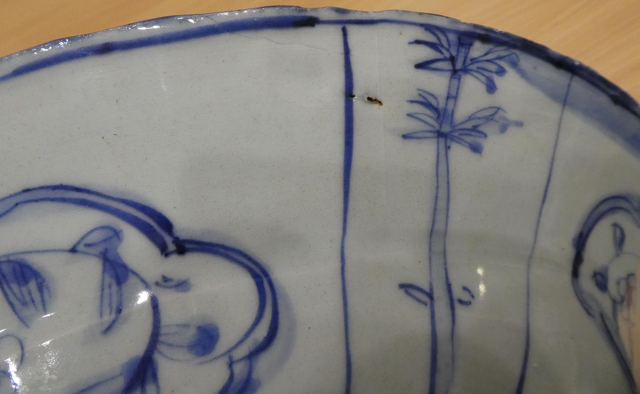 A Chinese Kraak Porcelain Charger, 17th century, painted in underglaze blue with figures in a garden - Image 9 of 9