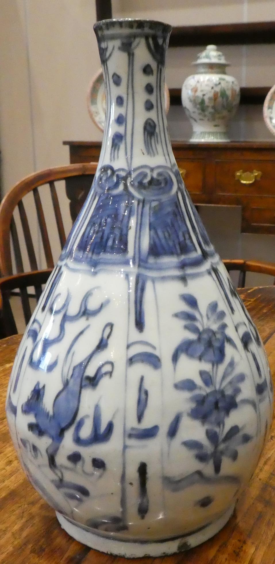 A Chinese Kraak Porcelain Bottle, early 17th century, of pear shape, painted in underglaze blue with - Image 5 of 6