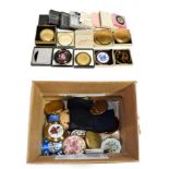 A quantity of assorted mid 20th century and later compacts including Stratton, Kigu, Melissa etc, in