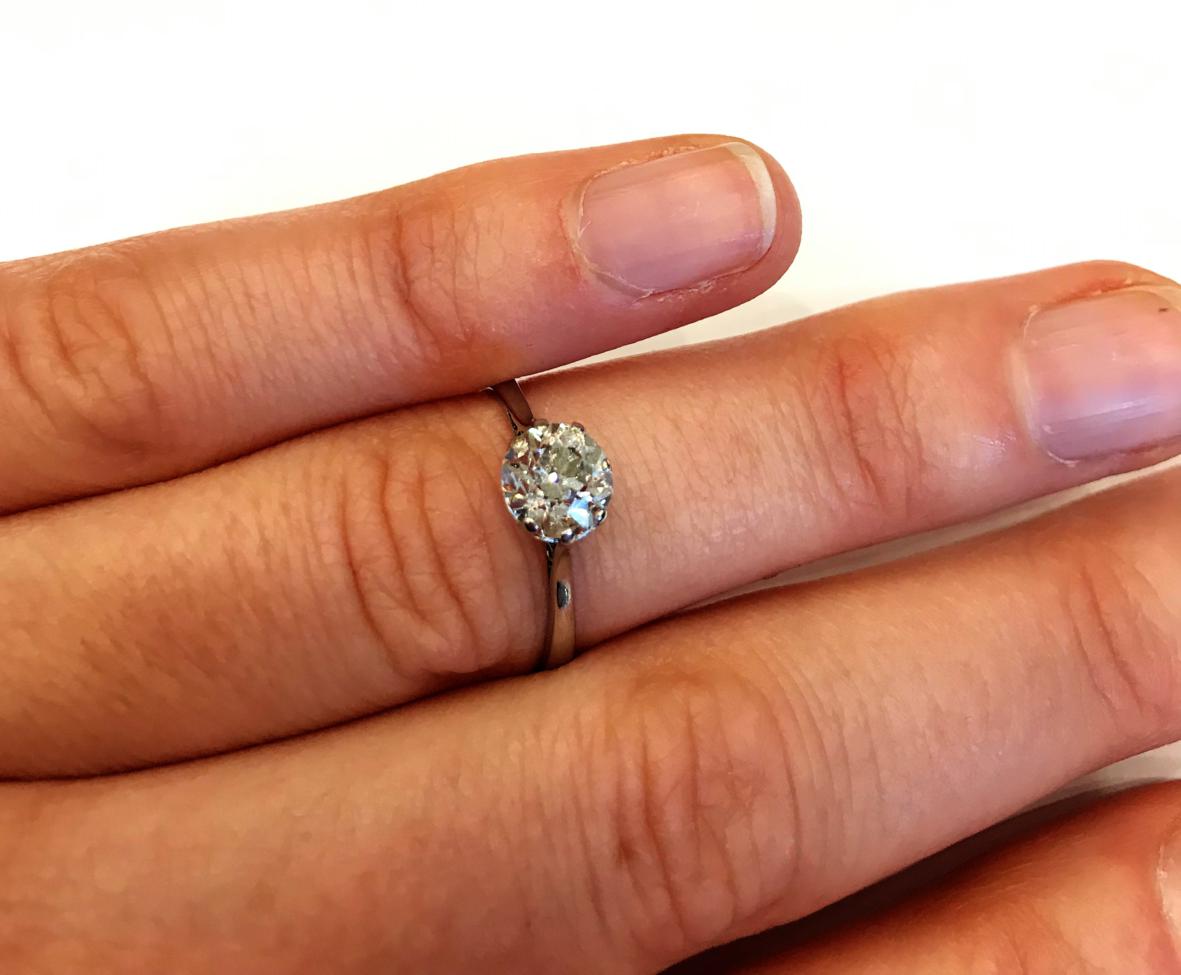 A Diamond Solitaire Ring, the old cut diamond in a white claw setting on a tapered shoulder plain - Image 5 of 5