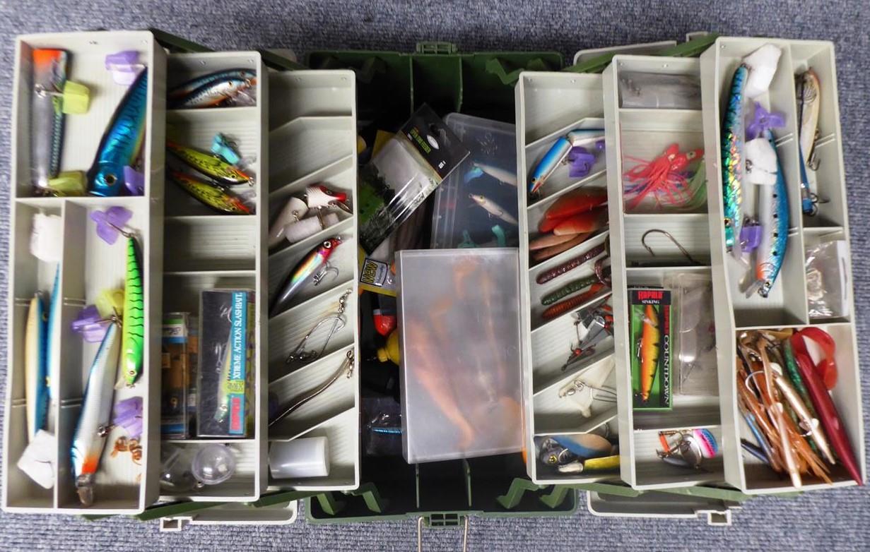 Shakespeare Cantilever Tackle Box containing numerous Pike/Sea lures and miscellaneous items plus - Image 2 of 5