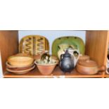 Shelf of Studio pottery, including Sidney Tustin Winchcombe bowl (cracked) Muchelney domestic