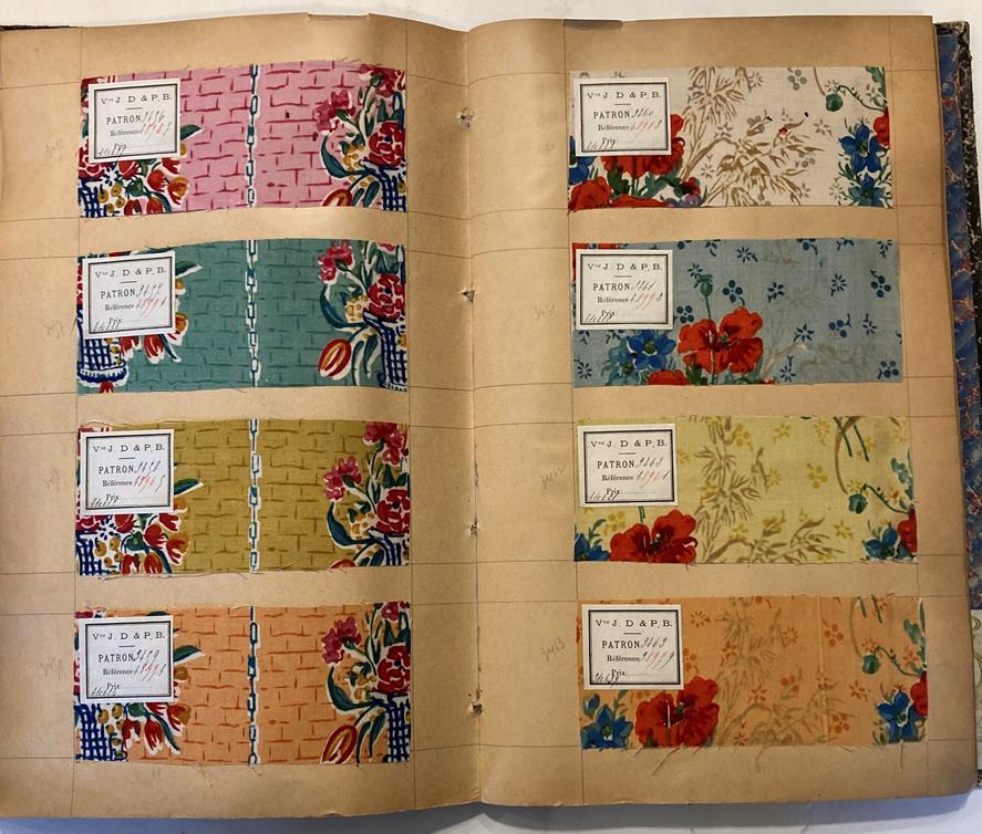 French Fabric Sample Book, circa 1920's Enclosing printed linens, glazed cotton, cotton in floral, - Image 53 of 105