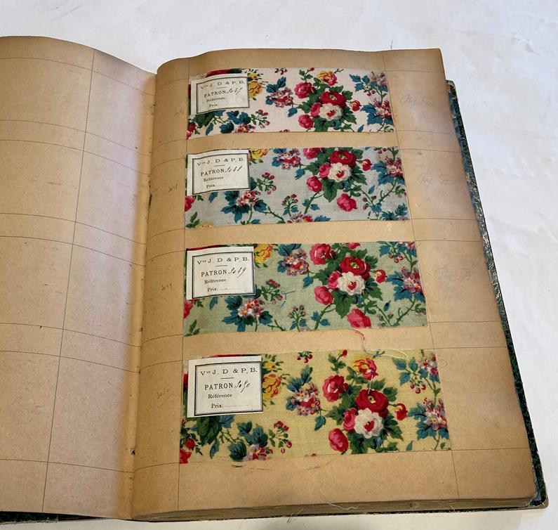 French Fabric Sample Book, circa 1920's Enclosing printed linens, glazed cotton, cotton in floral, - Image 77 of 105