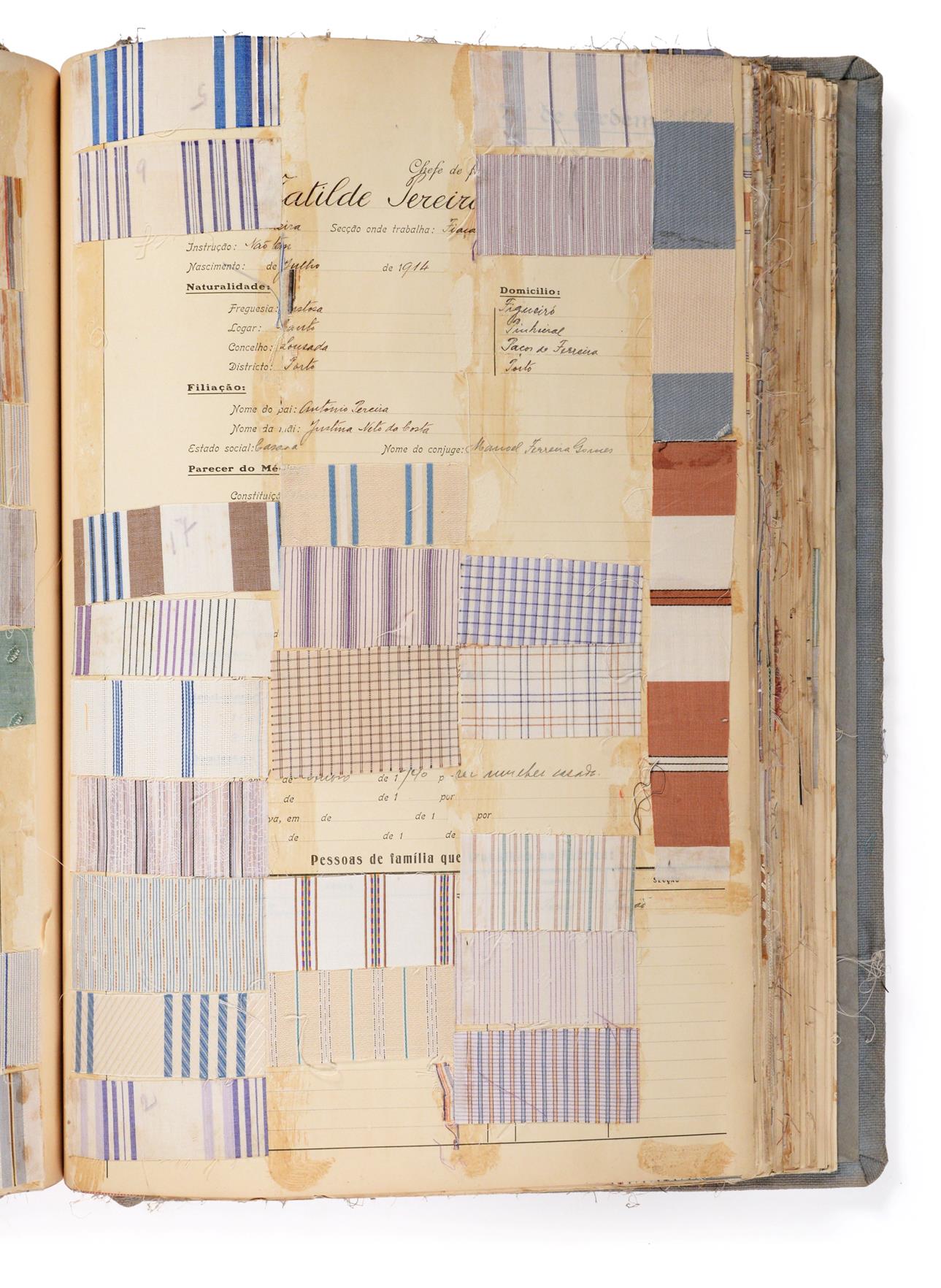 French Fabric Cotton Sample Book, early 20th century Comprising mainly printed and woven cottons - Image 2 of 3