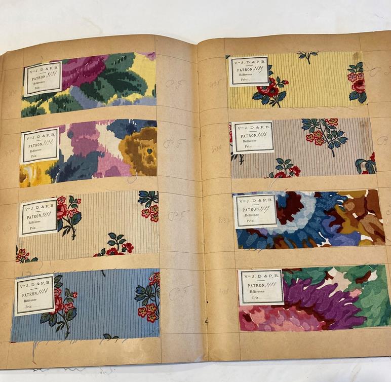 French Fabric Sample Book, circa 1920's Enclosing printed linens, glazed cotton, cotton in floral, - Image 87 of 105