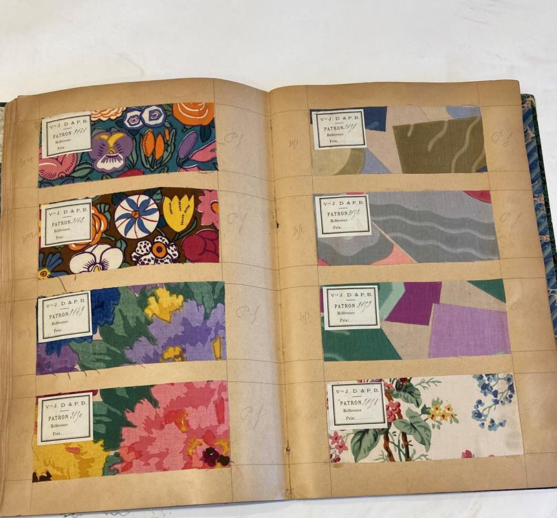French Fabric Sample Book, circa 1920's Enclosing printed linens, glazed cotton, cotton in floral, - Image 89 of 105