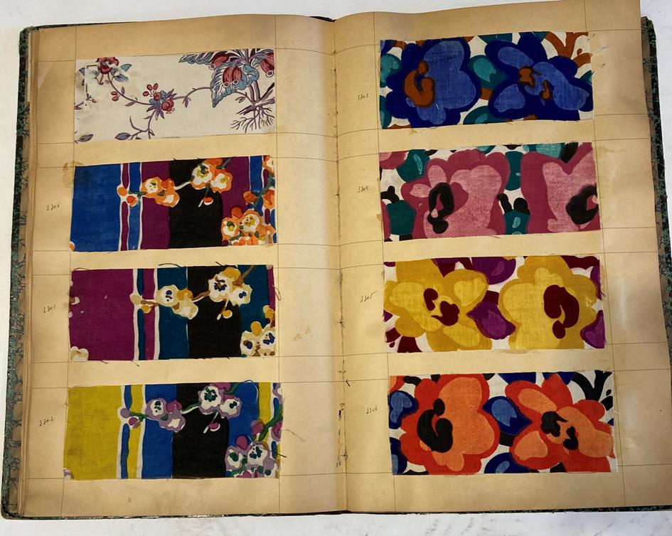 French Fabric Sample Book, circa 1920's Enclosing printed linens, glazed cotton, cotton in floral, - Image 9 of 105