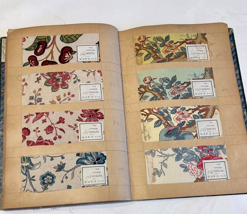 French Fabric Sample Book, circa 1920's Enclosing printed linens, glazed cotton, cotton in floral, - Image 98 of 105