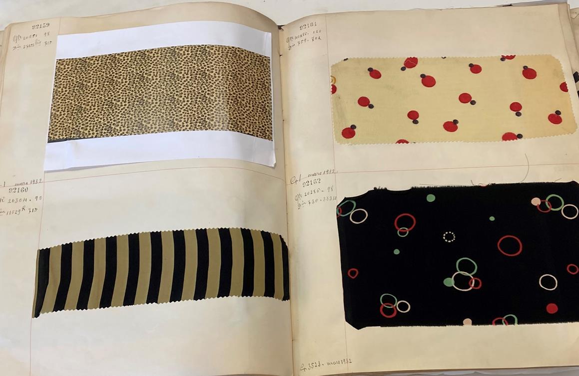 French Fabric Sample Book, circa 19203/30 Comprising mainly printed silks and chiffons, in spot, - Image 105 of 167