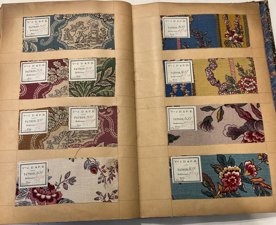 French Fabric Sample Book, circa 1920's Enclosing printed linens, glazed cotton, cotton in floral, - Image 62 of 105