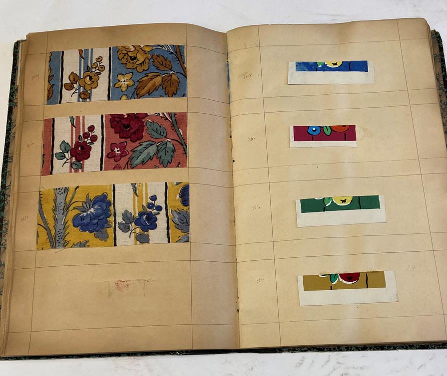 French Fabric Sample Book, circa 1920's Enclosing printed linens, glazed cotton, cotton in floral, - Image 17 of 105