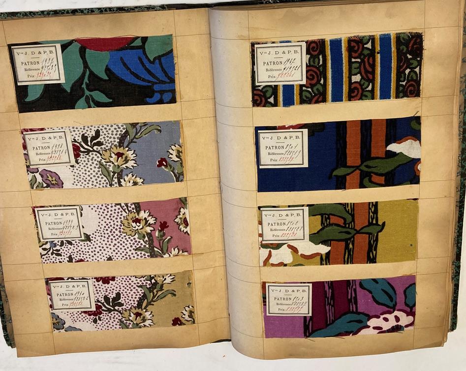 French Fabric Sample Book, circa 1920's Enclosing printed linens, glazed cotton, cotton in floral, - Image 30 of 105