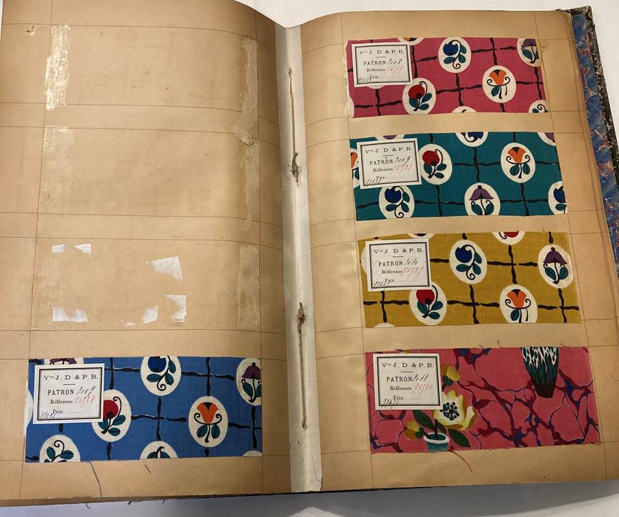 French Fabric Sample Book, circa 1920's Enclosing printed linens, glazed cotton, cotton in floral, - Image 58 of 105