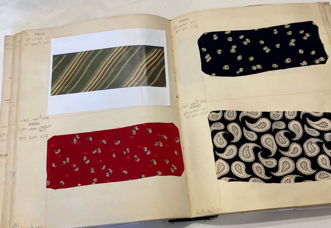 French Fabric Sample Book, circa 19203/30 Comprising mainly printed silks and chiffons, in spot, - Image 78 of 167