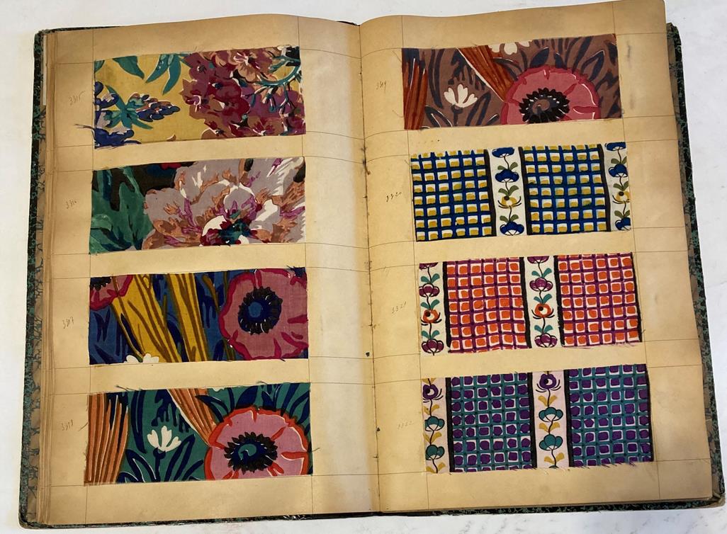 French Fabric Sample Book, circa 1920's Enclosing printed linens, glazed cotton, cotton in floral, - Image 11 of 105