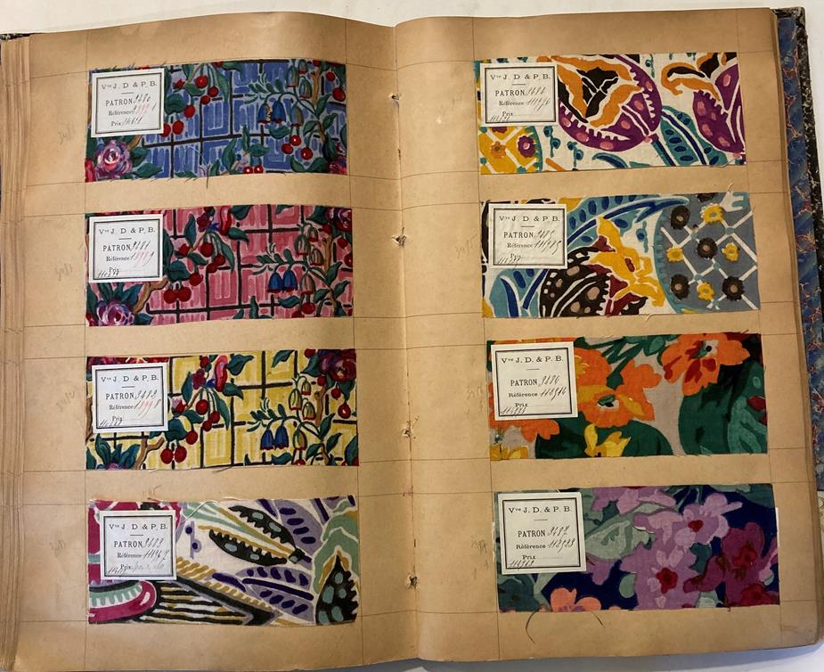 French Fabric Sample Book, circa 1920's Enclosing printed linens, glazed cotton, cotton in floral, - Image 55 of 105