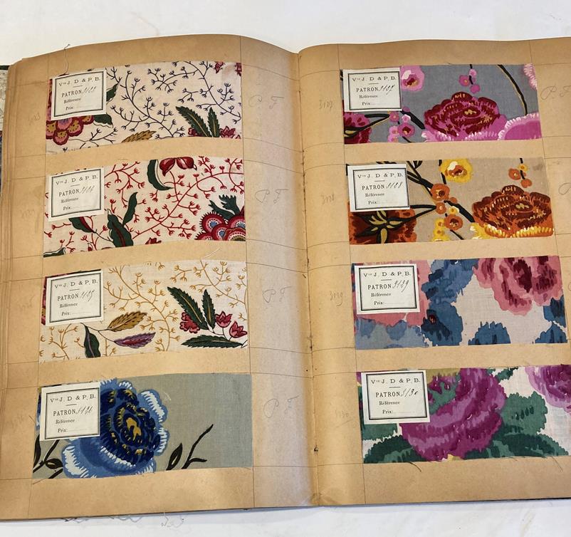 French Fabric Sample Book, circa 1920's Enclosing printed linens, glazed cotton, cotton in floral, - Image 86 of 105
