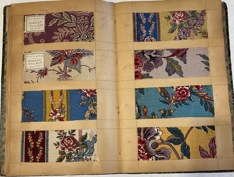 French Fabric Sample Book, circa 1920's Enclosing printed linens, glazed cotton, cotton in floral, - Image 15 of 105