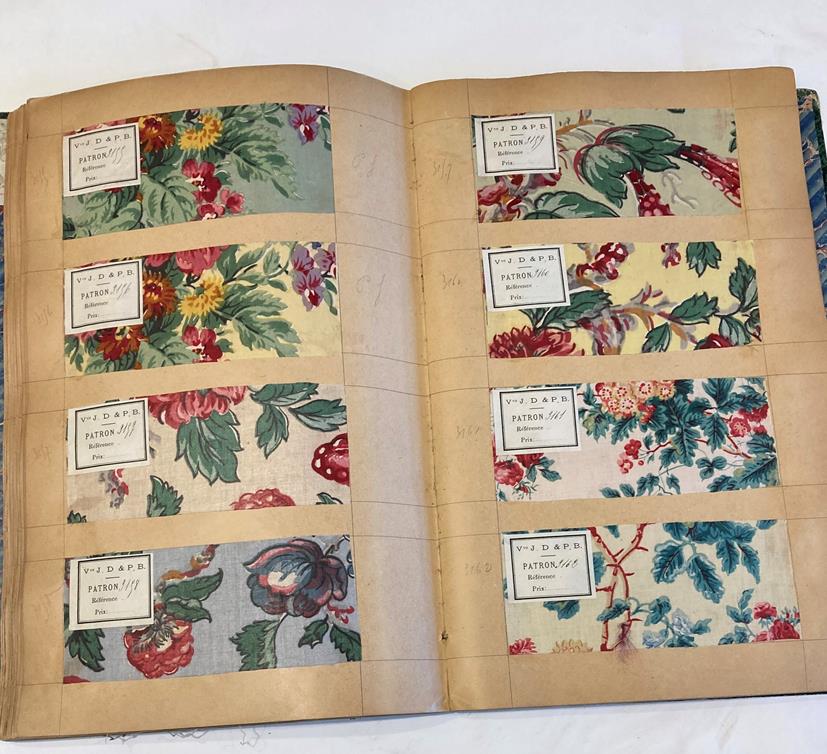French Fabric Sample Book, circa 1920's Enclosing printed linens, glazed cotton, cotton in floral, - Image 90 of 105