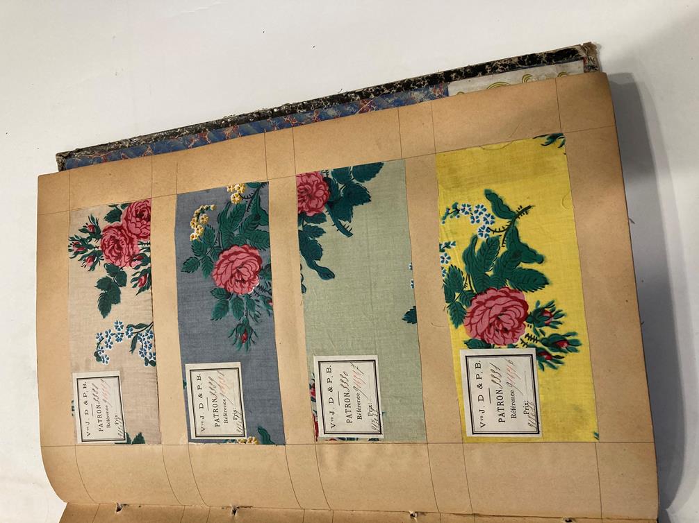 French Fabric Sample Book, circa 1920's Enclosing printed linens, glazed cotton, cotton in floral, - Image 42 of 105