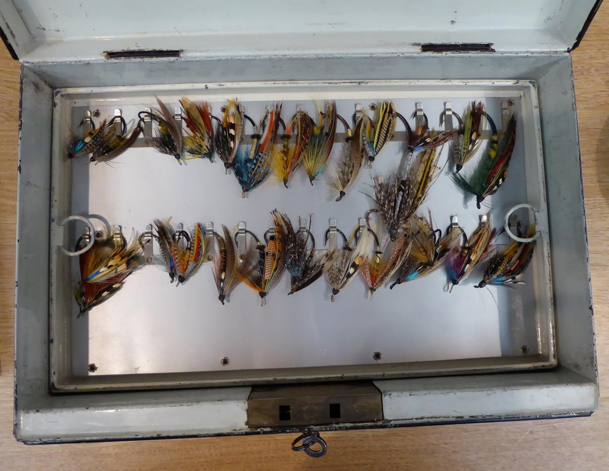 A Black Japanned Salmon Fly Reservoir with 5 lift out trays containing a good selection of Salmon - Image 4 of 6