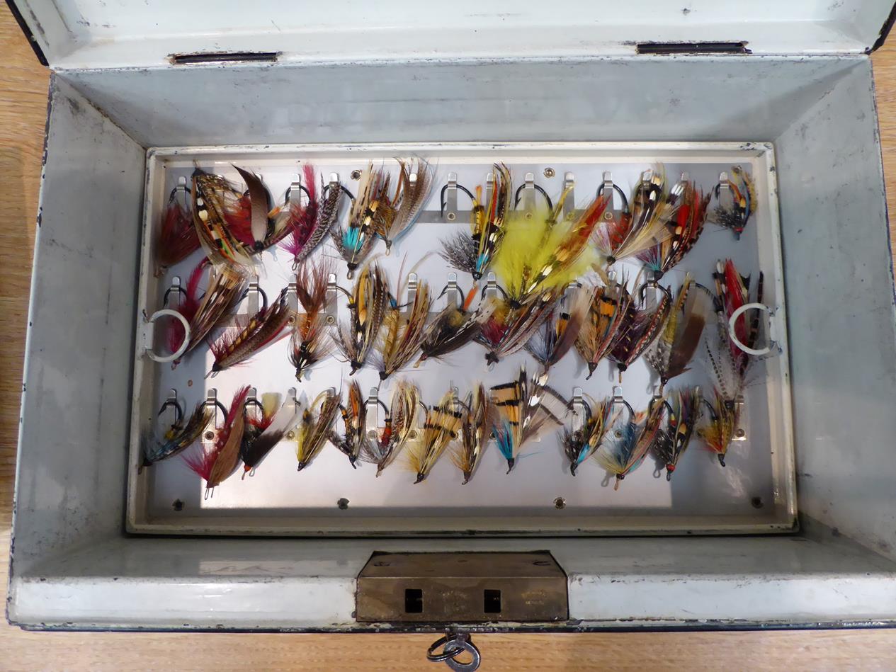 A Black Japanned Salmon Fly Reservoir with 5 lift out trays containing a good selection of Salmon - Image 6 of 6