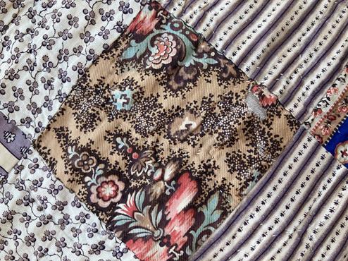 An Early 19th Century Patchwork Quilt, with a pink patchwork star to the brown floral sprigged - Image 17 of 18