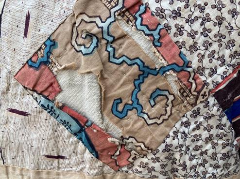 An Early 19th Century Patchwork Quilt, with a pink patchwork star to the brown floral sprigged - Image 16 of 18