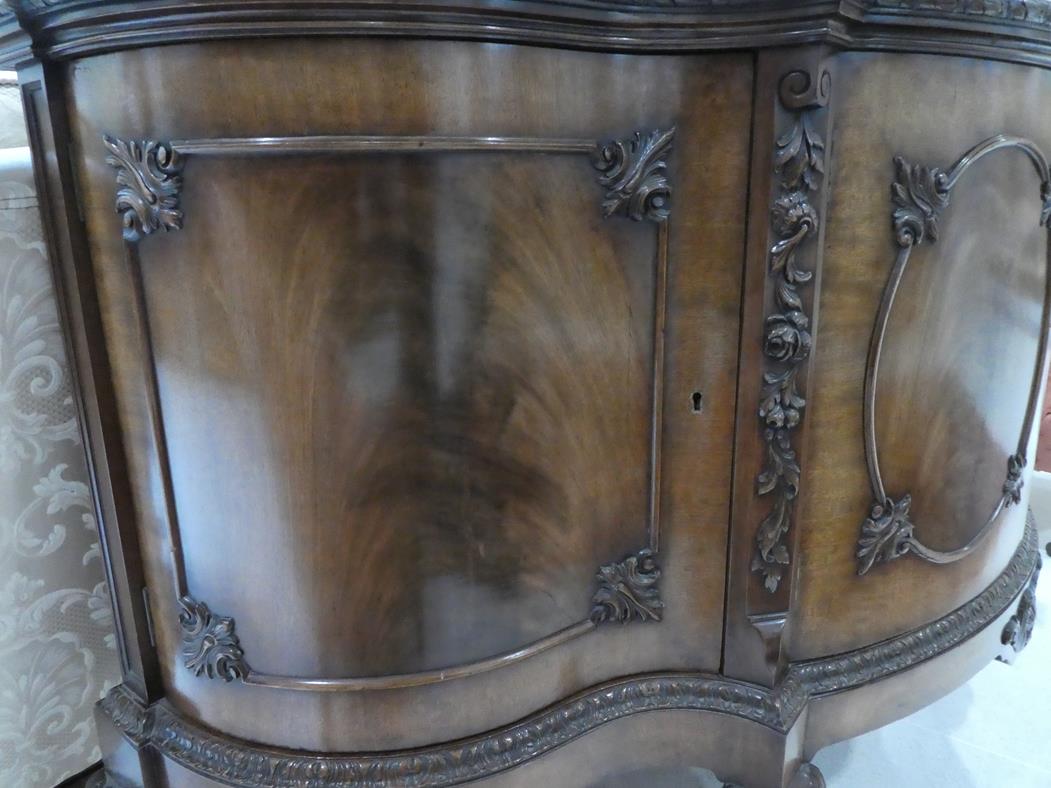 A carved mahogany serpentine fronted sideboard - Image 2 of 3