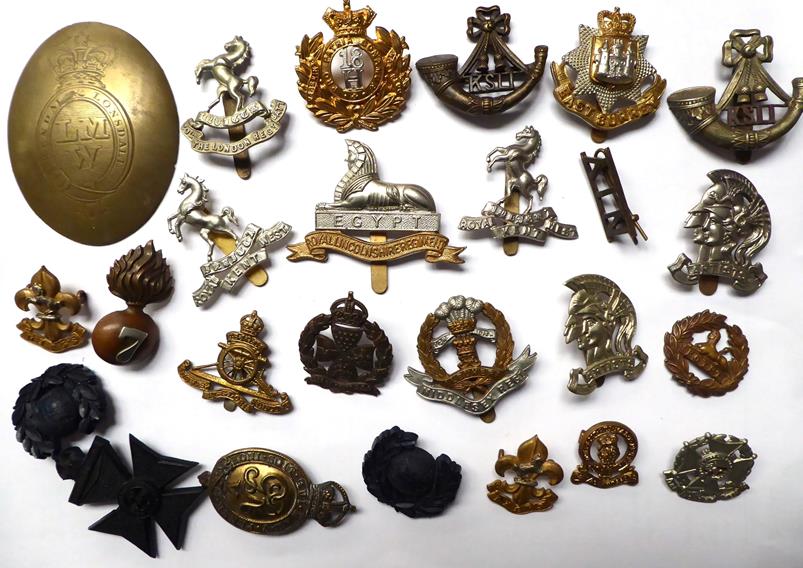 A Collection of Approximately Eighty British Badges, including cap and collar badges, glengarry - Image 5 of 6