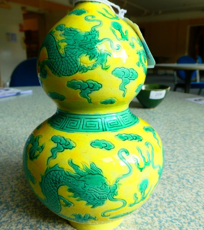 A Chinese double gourd vase - Image 7 of 10