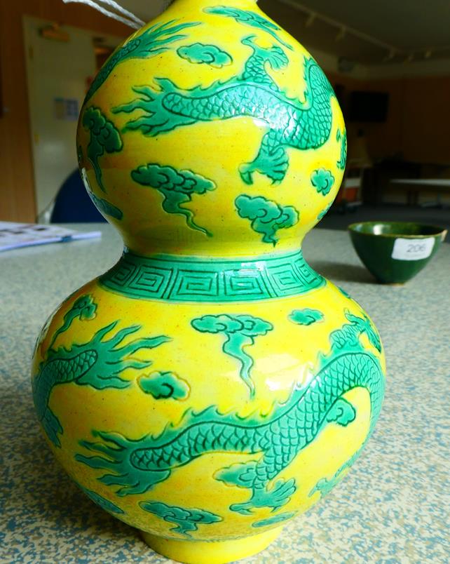A Chinese double gourd vase - Image 6 of 10