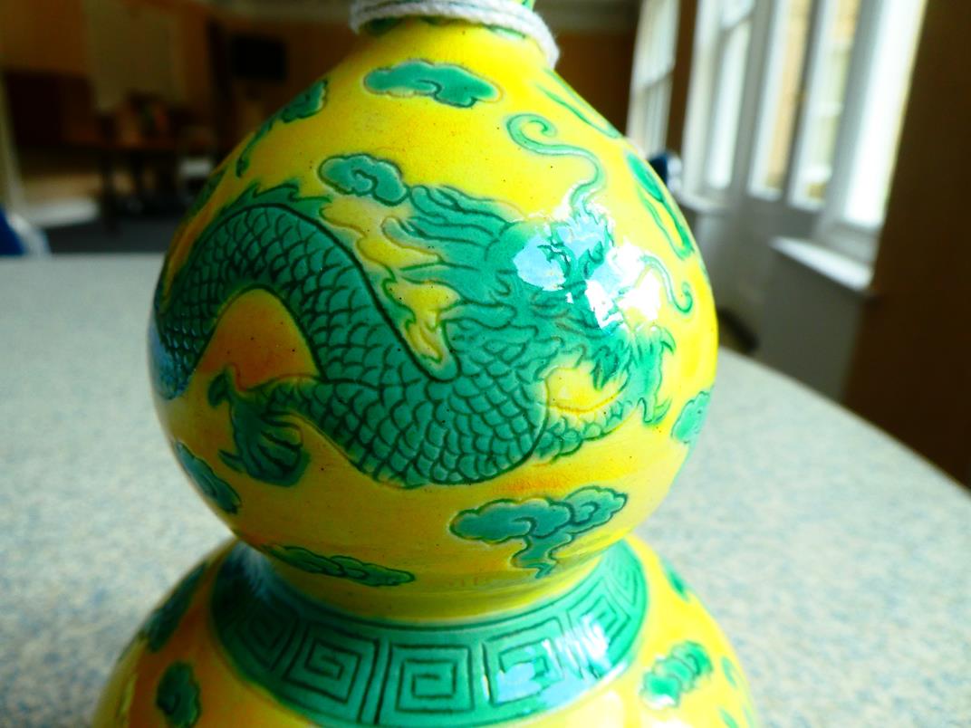 A Chinese double gourd vase - Image 3 of 10