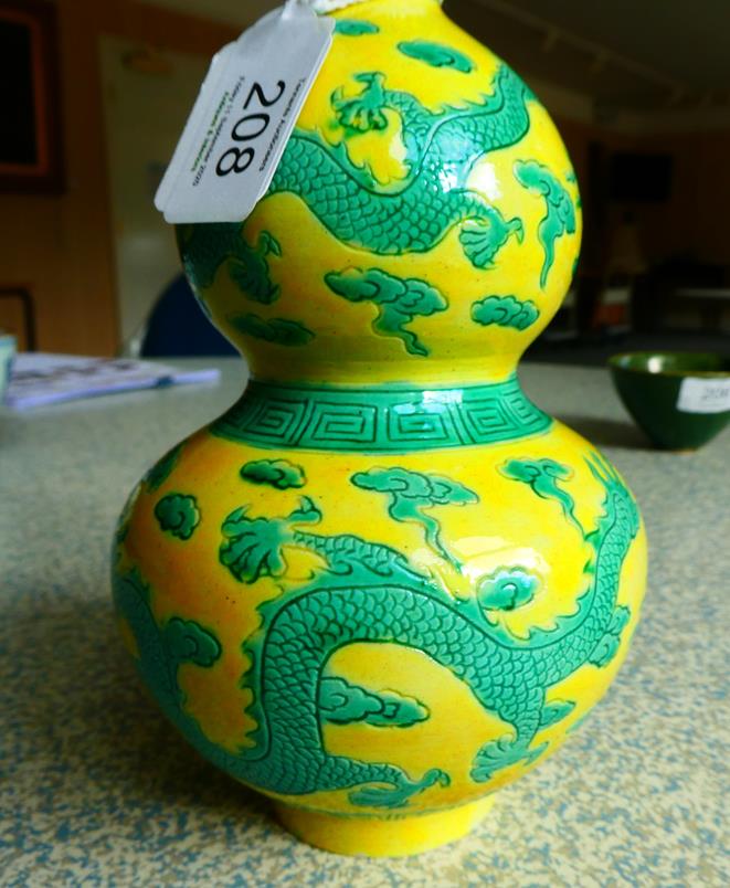 A Chinese double gourd vase - Image 5 of 10