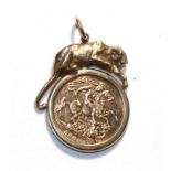 A 2000 full sovereign mounted as a pendant in the form of a cat, length 3.8cm . Mount hallmarked 9