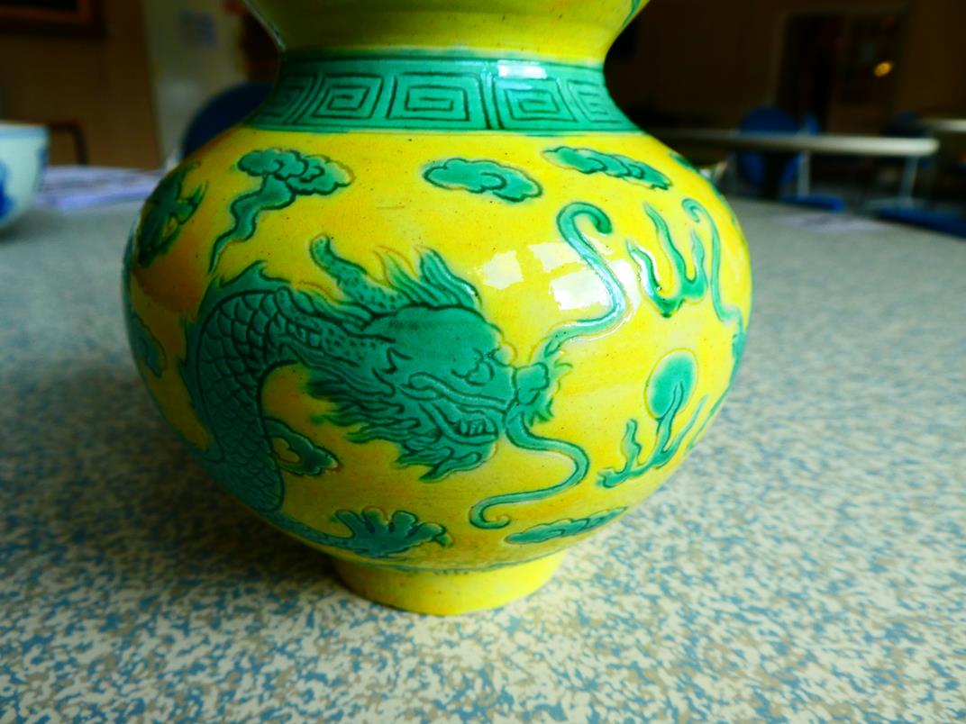 A Chinese double gourd vase - Image 4 of 10