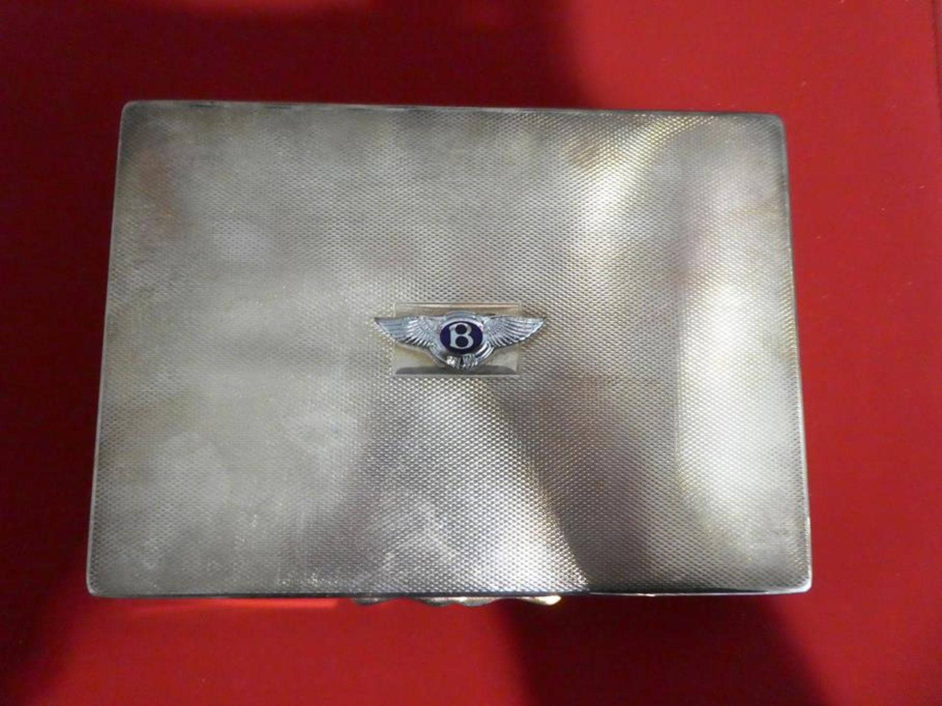 Bentley Interest: A Silver Plated Showroom or Desktop Cigar Case, with engine turned cover and - Bild 2 aus 6
