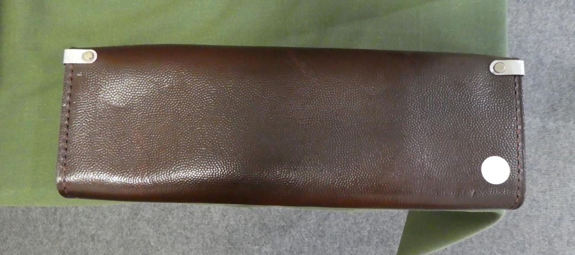 A Pair of Brown Leather Cases or Satchels for Vintage/Classic Motorcycles, 32cm wide. It is a flap - Bild 8 aus 10