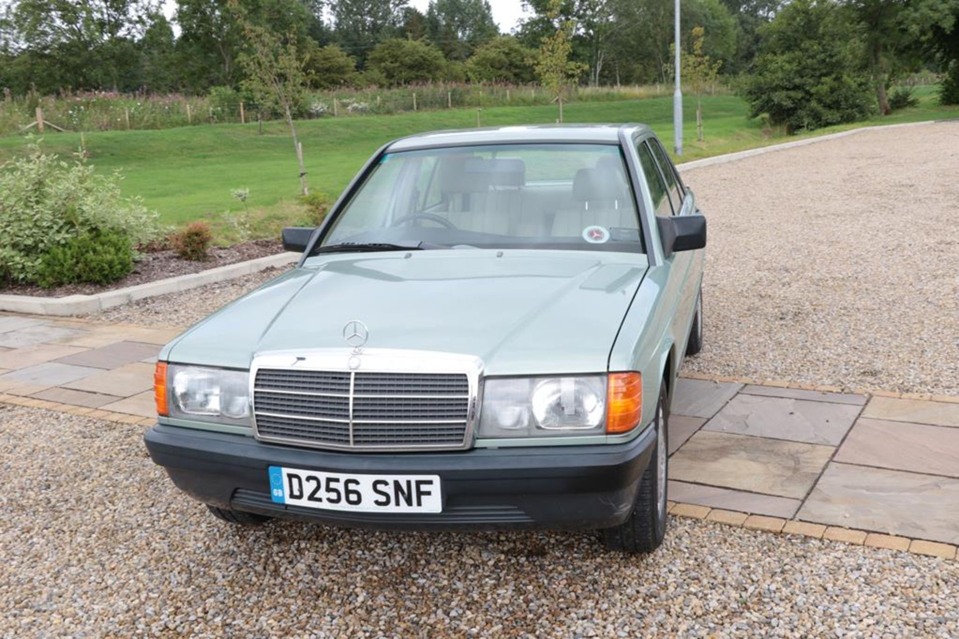 Mercedes 190 E Registration number: D256 SNF Date of first registration: 01/02/1987 VIN Number: - Bild 3 aus 10