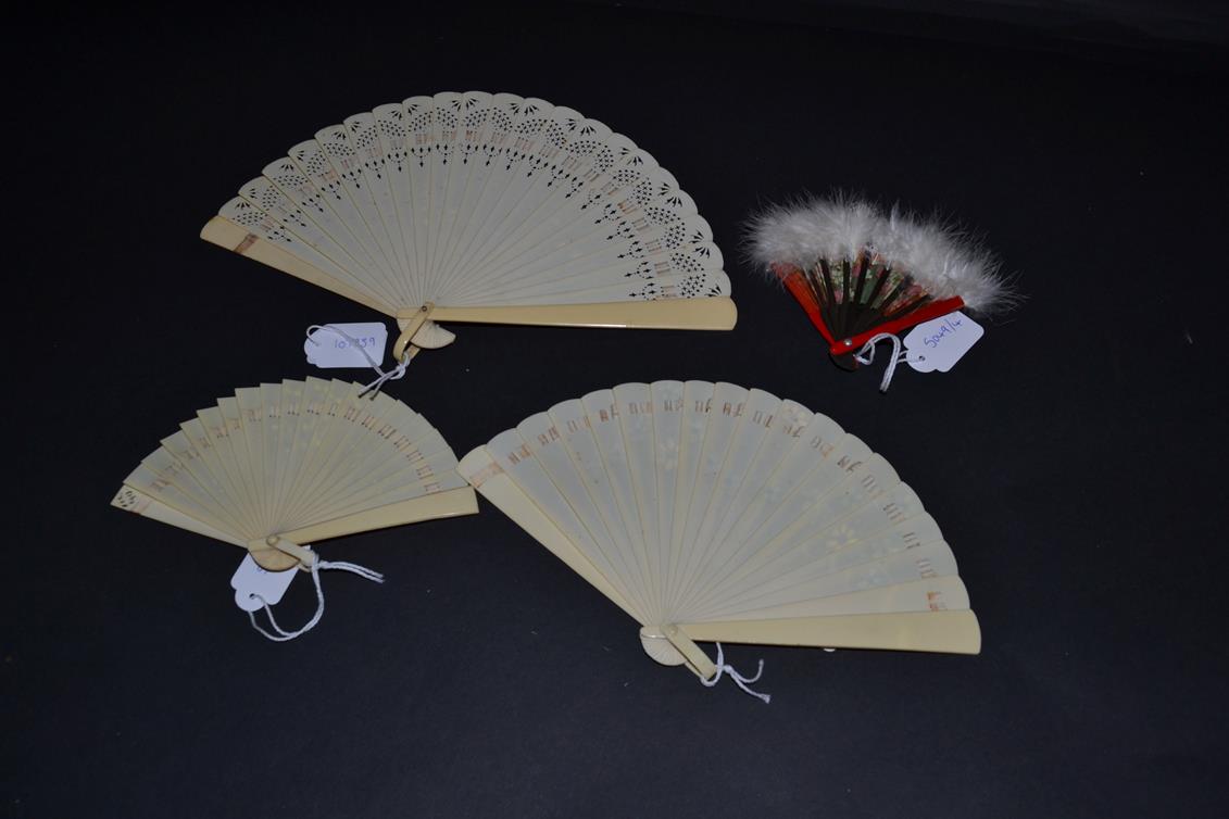 Three Small Celluloid Fans from the first quarter of the 20th century, suitable for dolls or young - Image 2 of 2