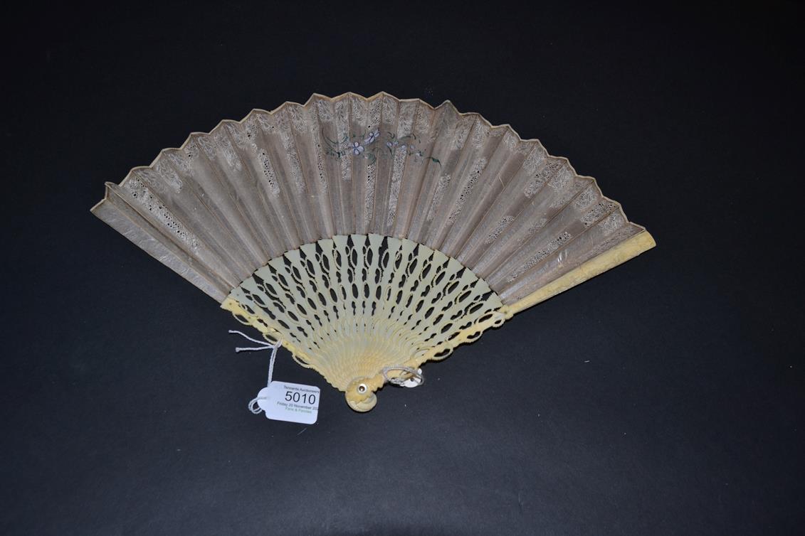 A Good 18th Century Ivory Fan with detailed and complex carving to the monture. Slender, the head - Image 2 of 2