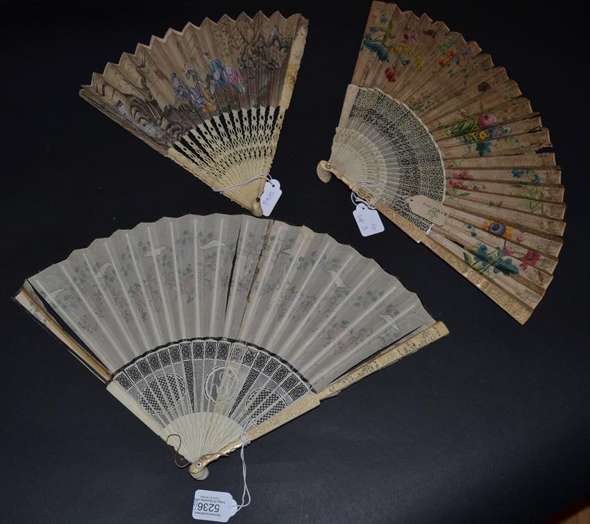A Mid-18th Century Chinese Fan with Carved Export Monture, Qing Dynasty, the guards carved in - Image 2 of 2