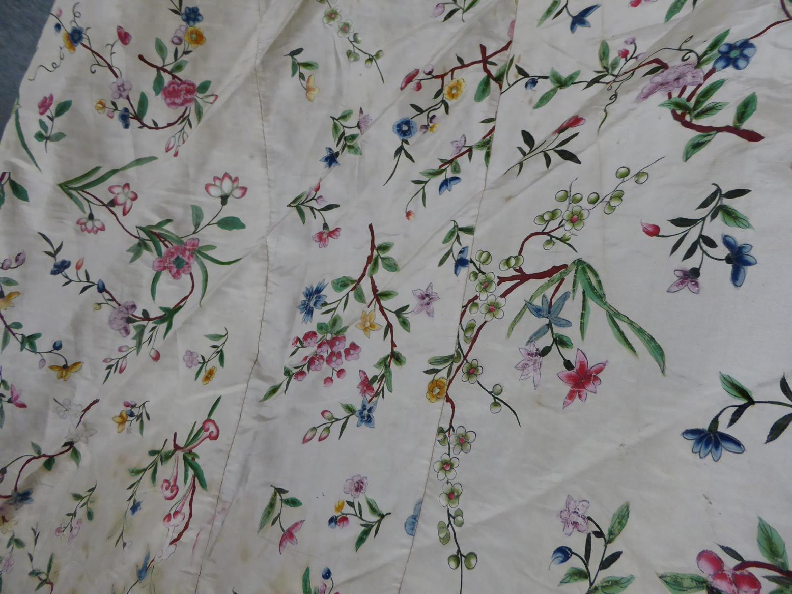 Late 18th Century Dress made from Chinese cream silk and hand painted for the Western market, with - Bild 9 aus 13