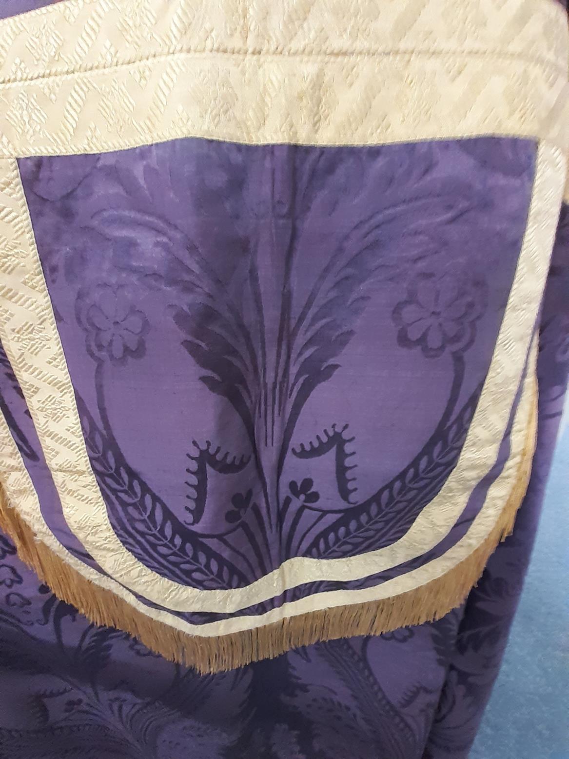 Early 20th Century Ecclesiastical Cope in purple silk damask pattern, possibly a Pugin fabric, - Bild 5 aus 10