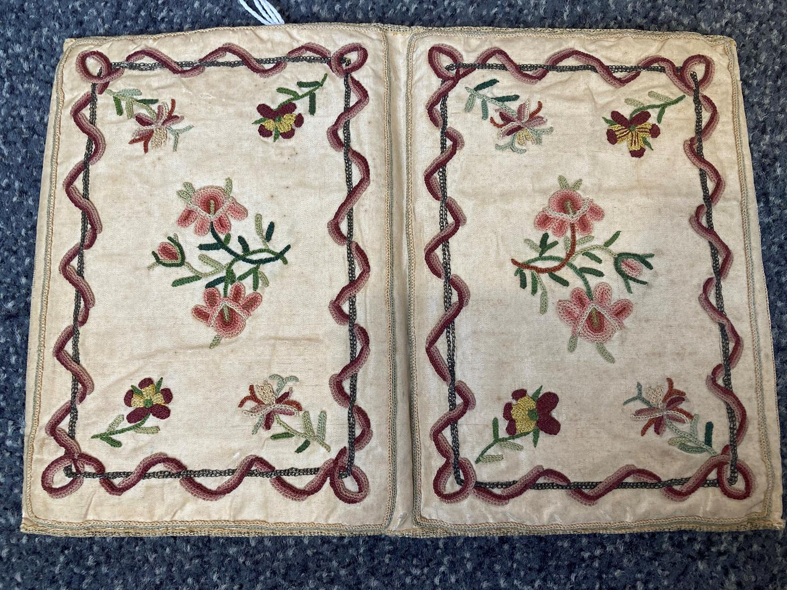 18th Century Cream Silk Wallet/Pocket Book, embroidered with floral sprigs within a rectangular - Bild 6 aus 9