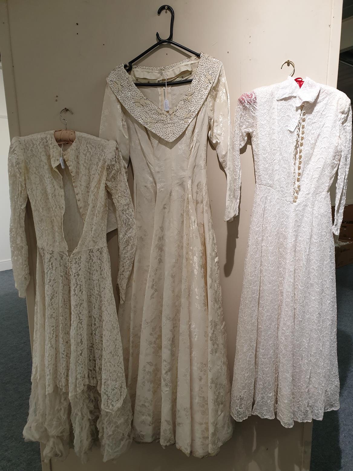 Early 20th Century Wedding Dresses, comprising a Gordon Gowns white lace mounted long sleeved - Bild 2 aus 9