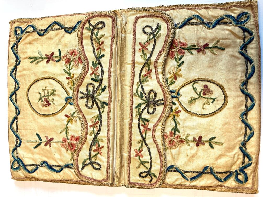 18th Century Cream Silk Wallet/Pocket Book, embroidered with floral sprigs within a rectangular - Bild 3 aus 9